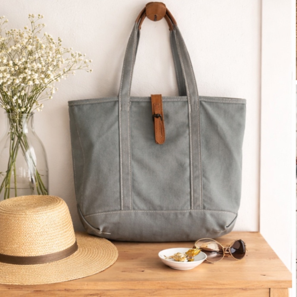 LL Bean Boat & Tote Bag with Leather Handles & Closure Blue Gray